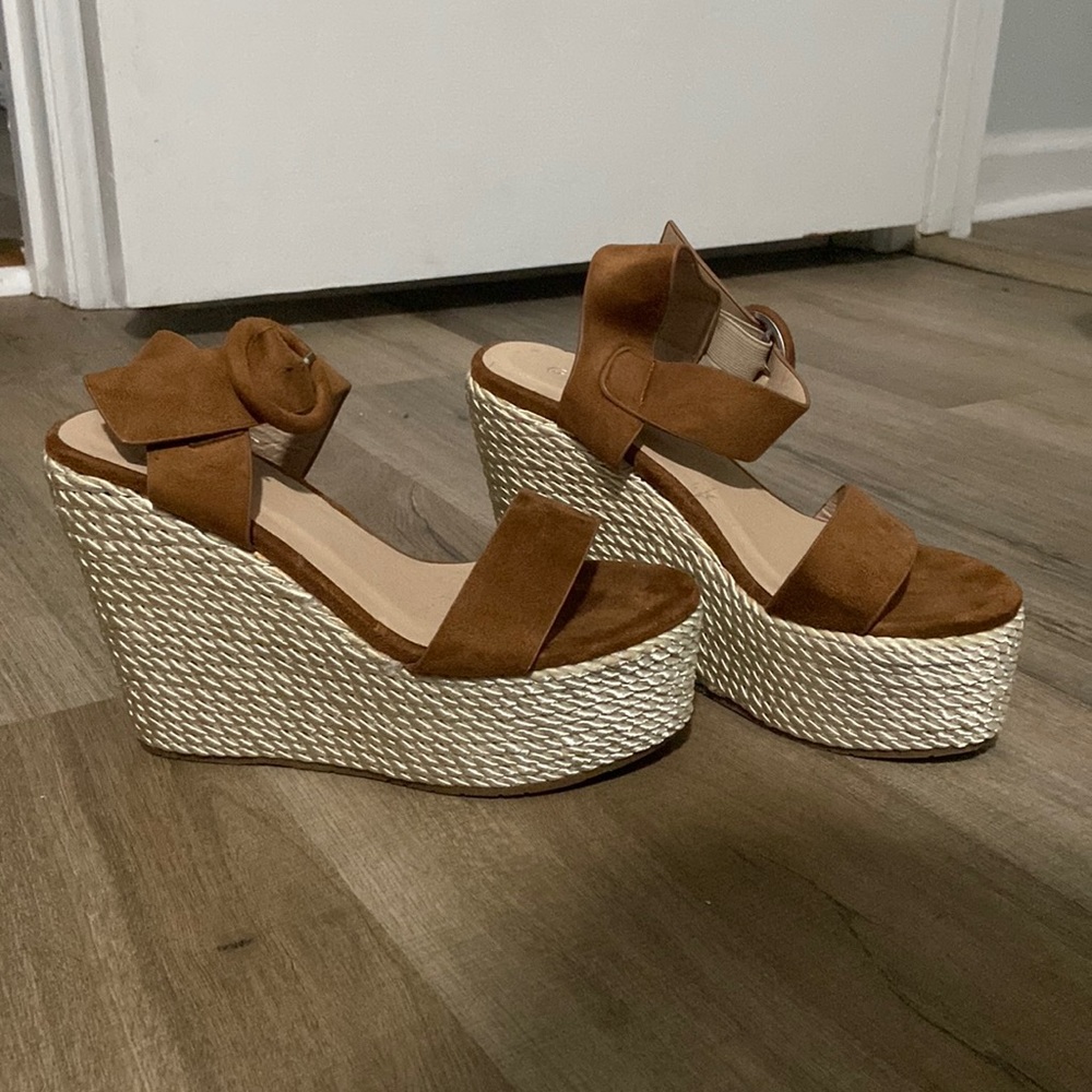 Brown/ Tan wedges